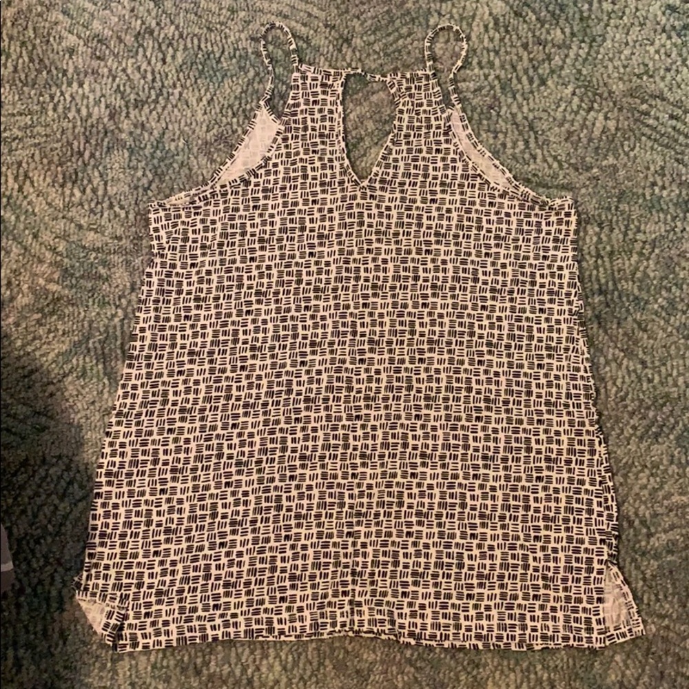Old Navy Lot of 4 Key Hole Back tank tops - Picture 5 of 6